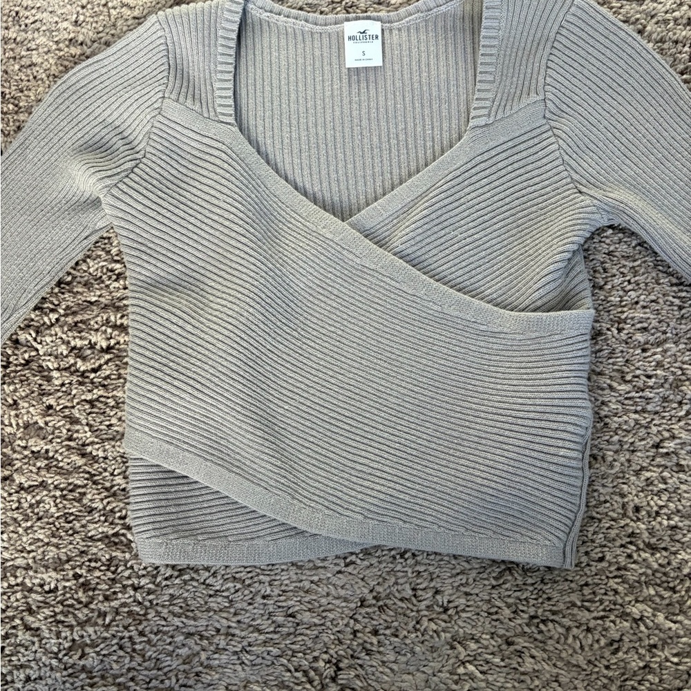 Hollister Light Gray V-Neck Ribbed Sweater